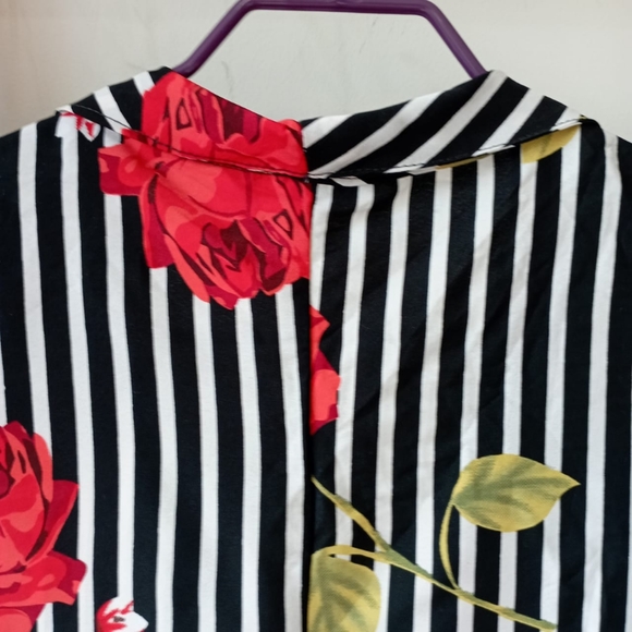 🧿🧿🧿 🌺Floral Collection🌺 Black and White Striped Floral Jacket - Picture 13 of 14